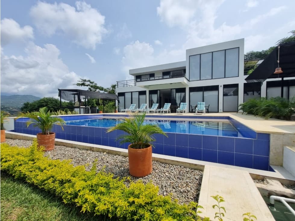 VENDO FABULOSA CASA ANAPOIMA, LOTE 2.800Mtrs, $1.900 MM - 1