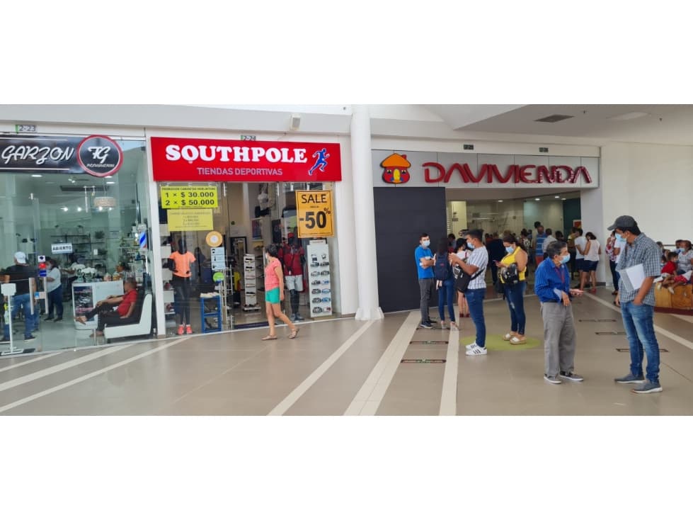 VENDO LOCAL EN UNICENTRO GIRARDOT - 1