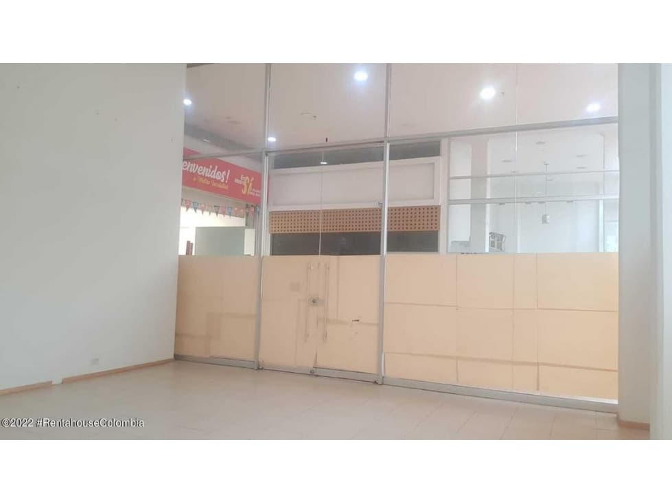 Comercial en Nova Plaza RAH CO: 22-2681 - 1