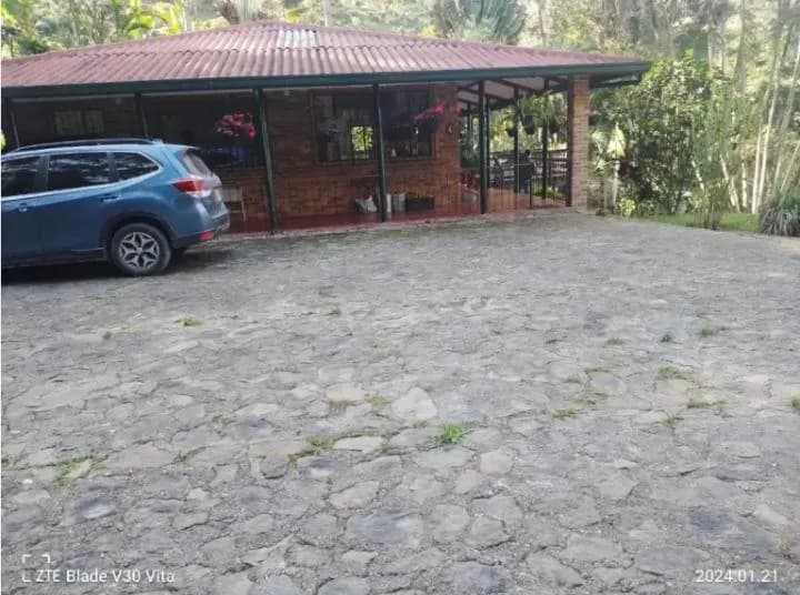 VENDO HERMOSA CASA DE CAMPO EN LA VEGA - 1