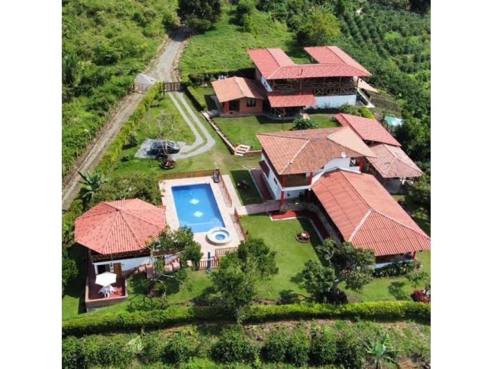 EN VENTA FINCA CAFETERA Y ECOHOTEL-CHINCHINA, CALDAS - 1