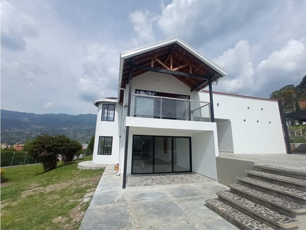 Casa Envigado en Arriendo Sector La Mina - 1