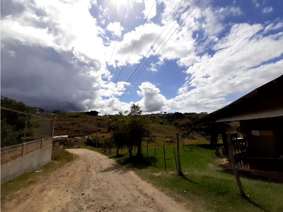 VENDEMOS ESTUPENDO LOTE SECTOR PEDREGAL.CHACHAGUI . MB - 1