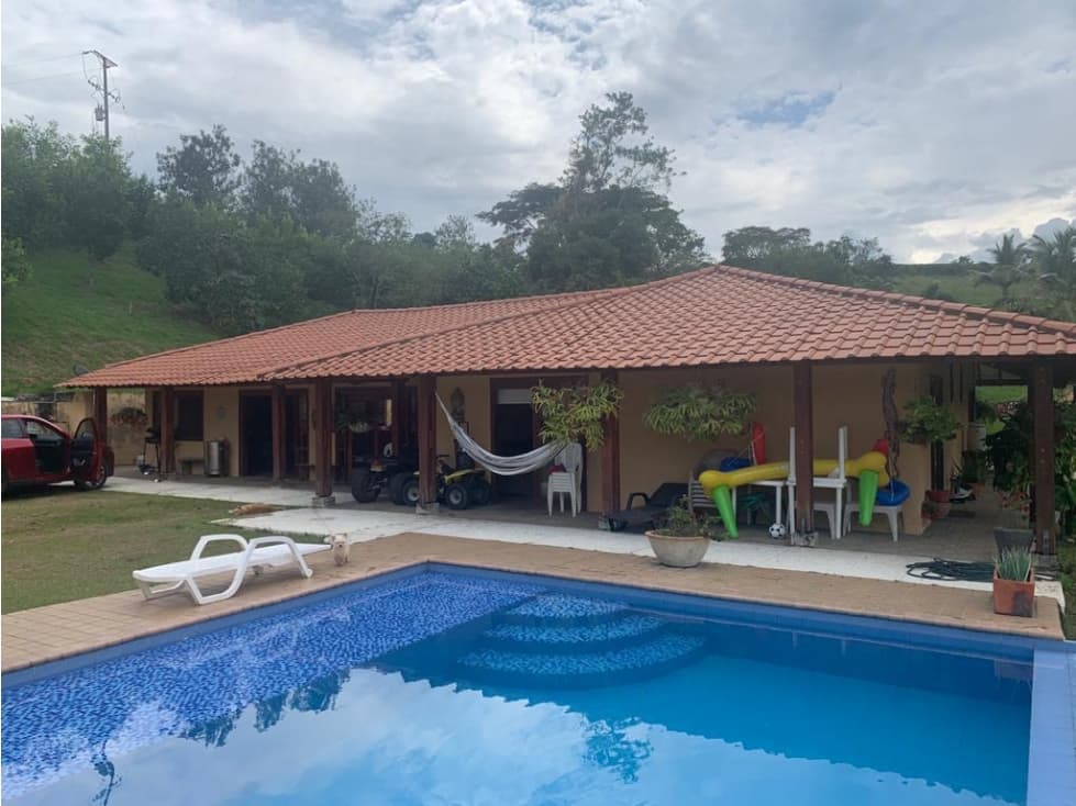 SE VENDE ESPECTACULAR CASA CAMPESTRE EN VITERBO - 1