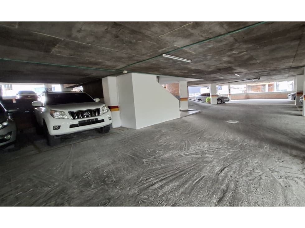 PARQUEADERO EN VENTA LAURELES - SAN JUAN CON LA 70 - 1