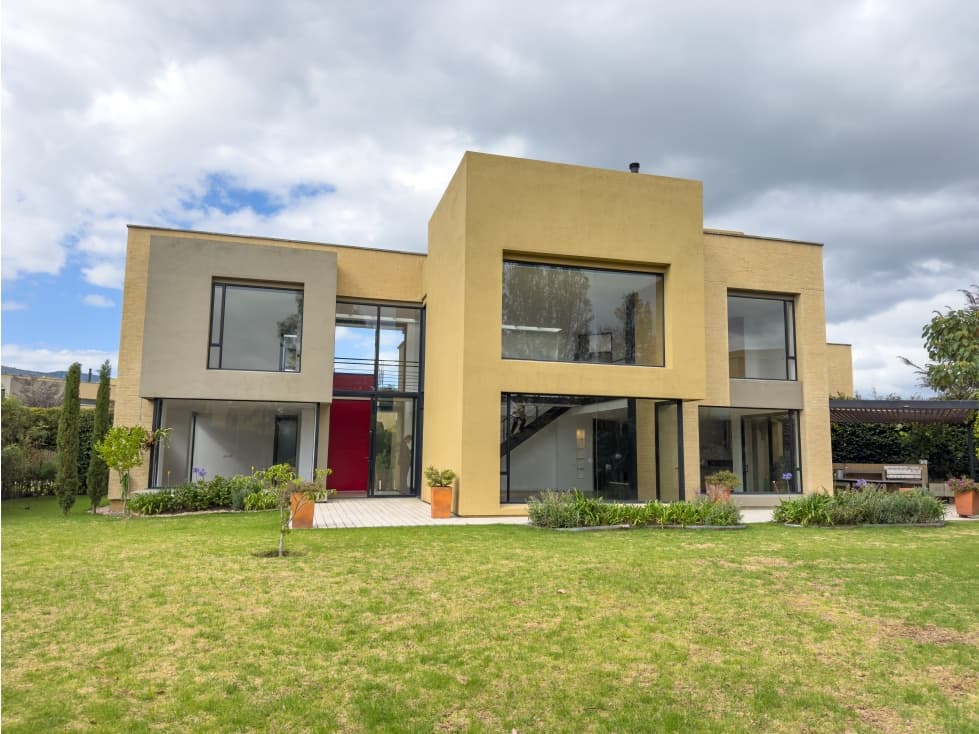 CASA EN VENTA Y RENTA EN COTA - 1