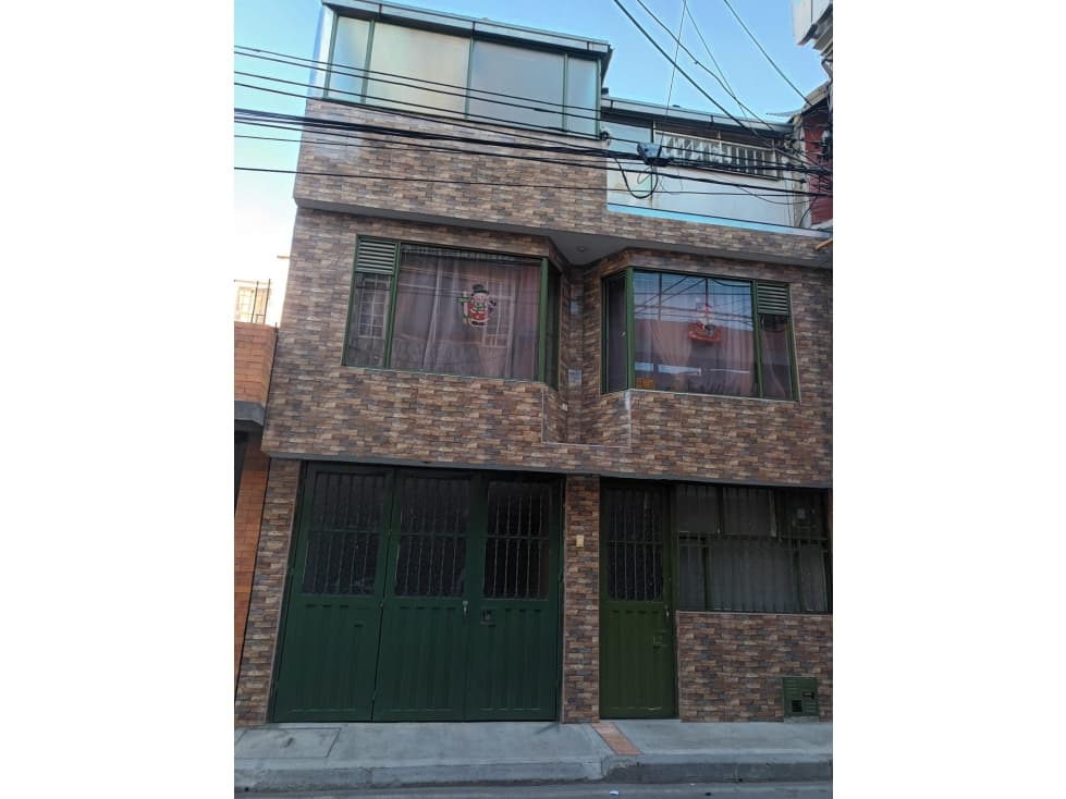 SE VENDE CASA RENTABLE EN EL BARRIO VILLA SAJONIA CON PARQUEADERO - 1
