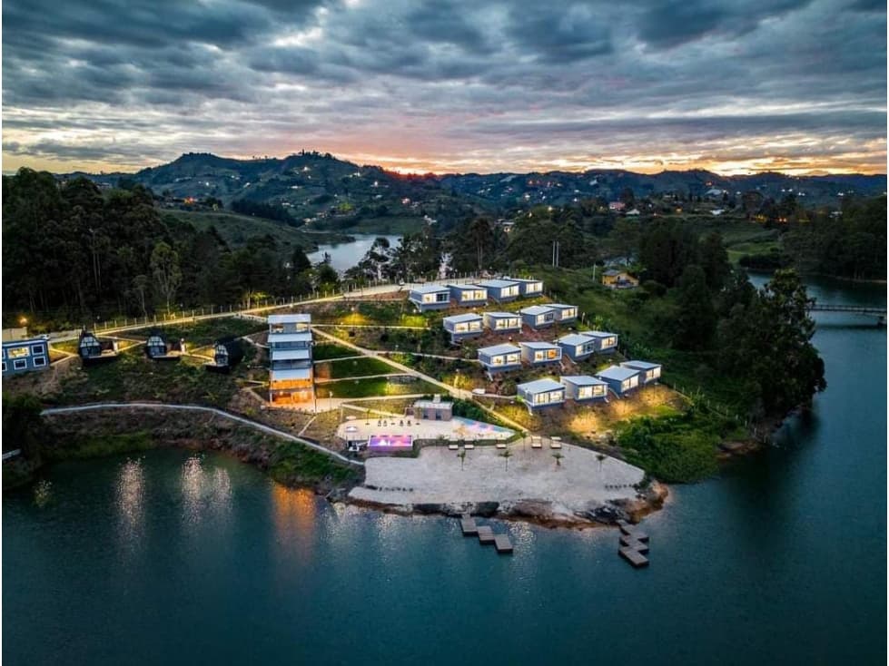 VENTA HOTEL EN GUATAPE, SECTOR REPLICA DEL PEÑOL - 1