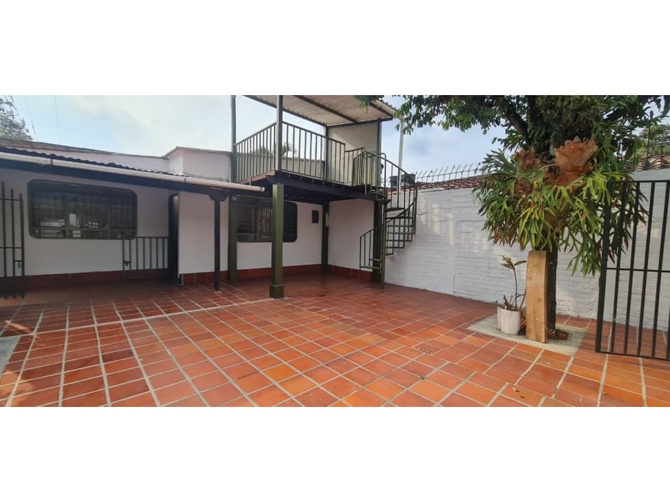 ARRIENDO INMUEBLE COMERCIAL EN CHINACOTA - 1
