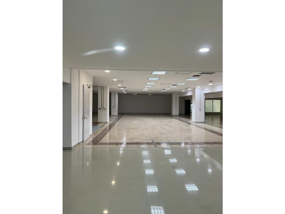 ALQUILA OFICINA EDIFICIO CORPORATIVO MENGA - 1