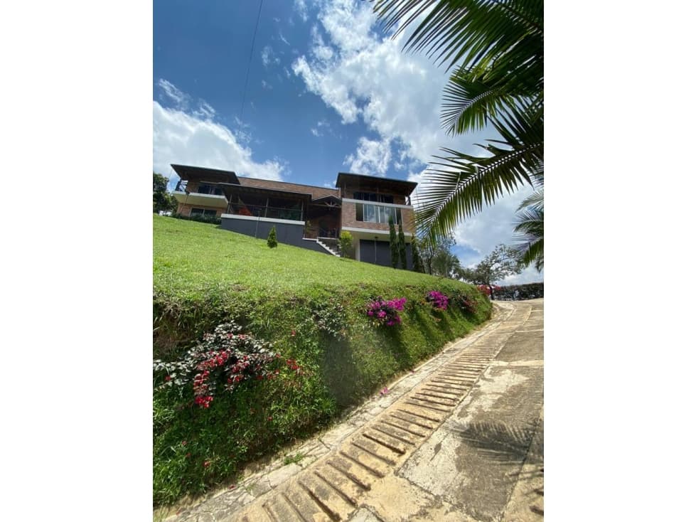Casa Finca Ubicada en Parcelación - Caldas - 1