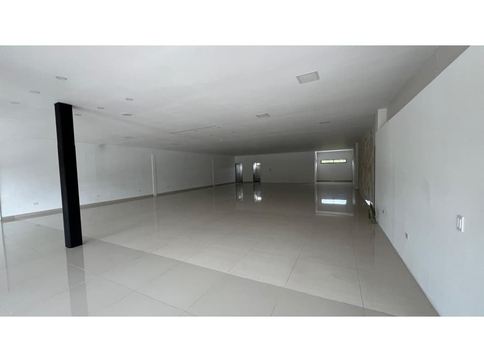 Alquiler de local comercial en mall plaza Toledo en Llanogrande - 1