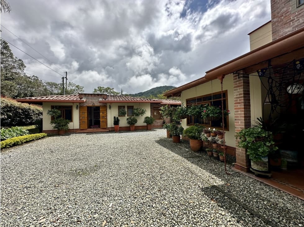 Venta de Casa Campestre en la Catedral Envigado - 1