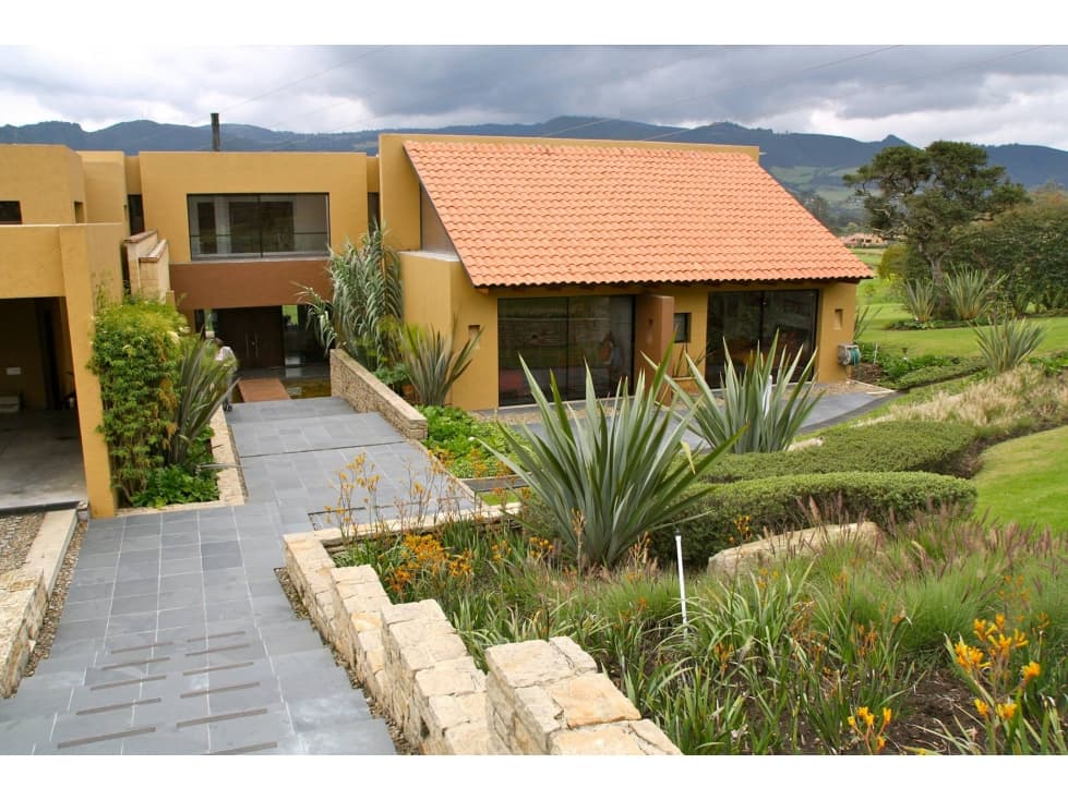 LA CALERA - PRADERA DE POTOSI VENTA CASA - 1