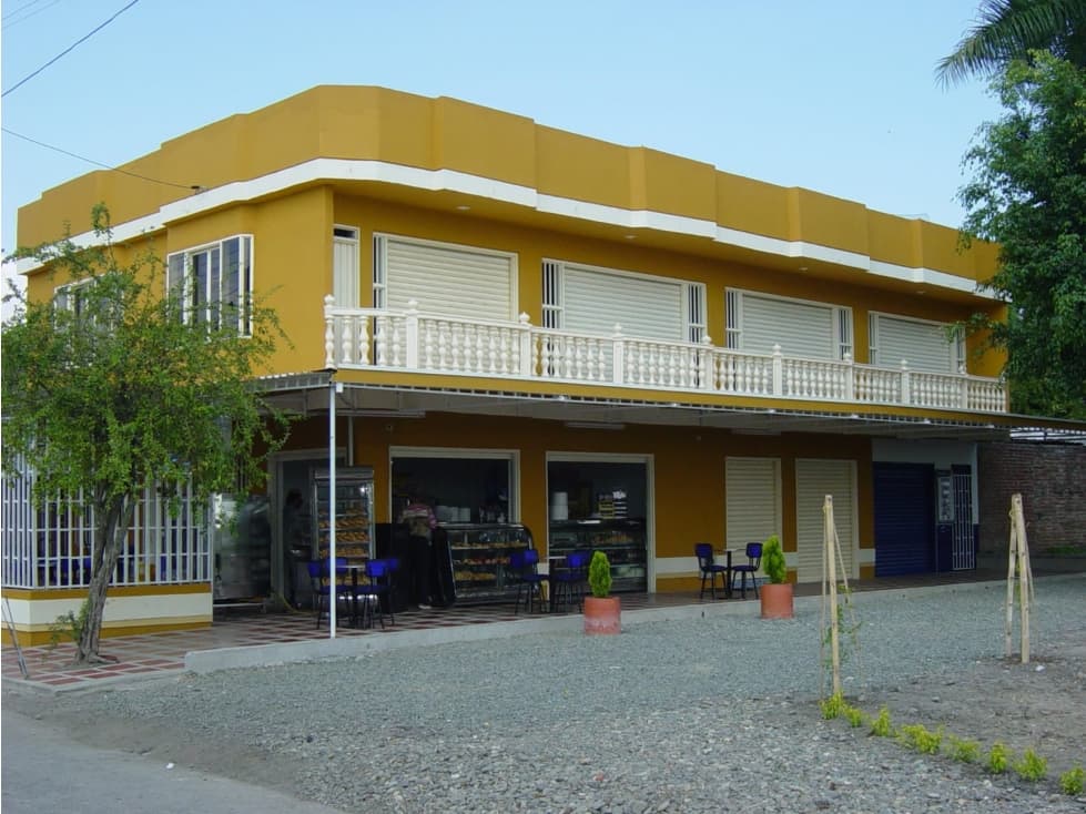 VENTA CASA COMERCIAL FRENTE A LA CARRETERA CENTRAL EL CERRITO CH - 1