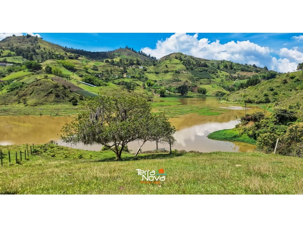 Lote muy cerca de la vía principal en venta El Peñol - 1