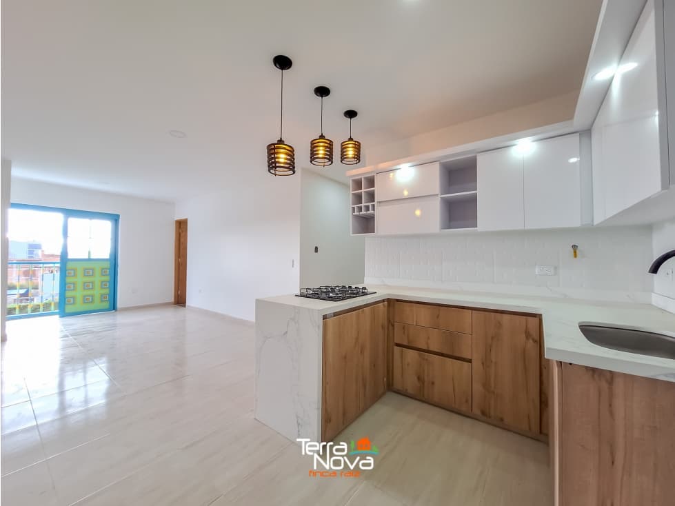 Apartamento con vista al pueblo y a las montañas circundantes - 1