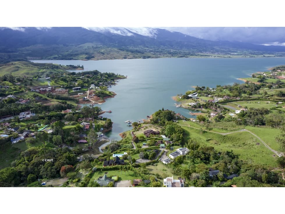 Lote con Vista al Lago Calima ideal para Ecoturismo y Agropecuario - 1