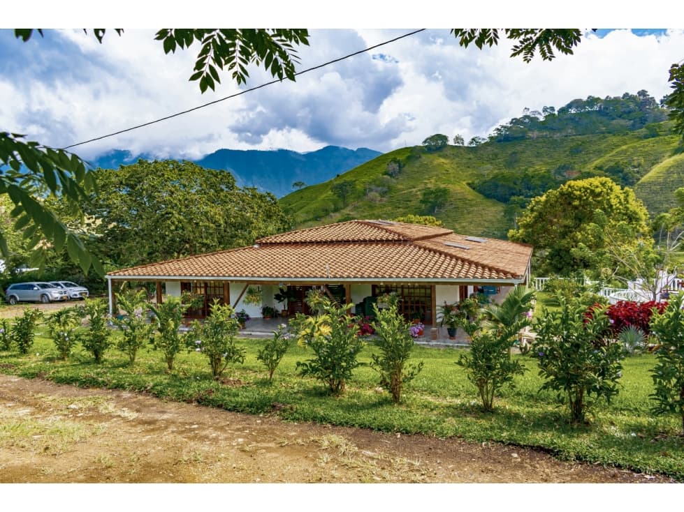VENTA FINCA HOTEL EN ANDES - 1