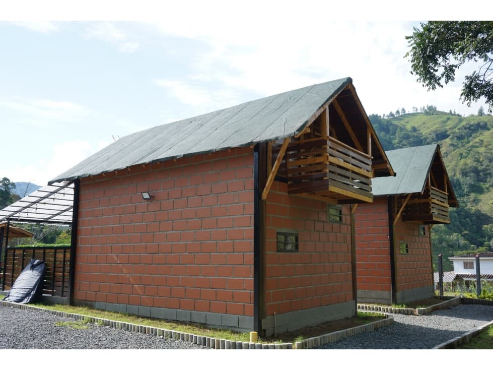 VENTO LOTE CON DOS CABAÑAS PARA NEGOCIO - CAÑASGORDAS ANTIOQUIA - 1