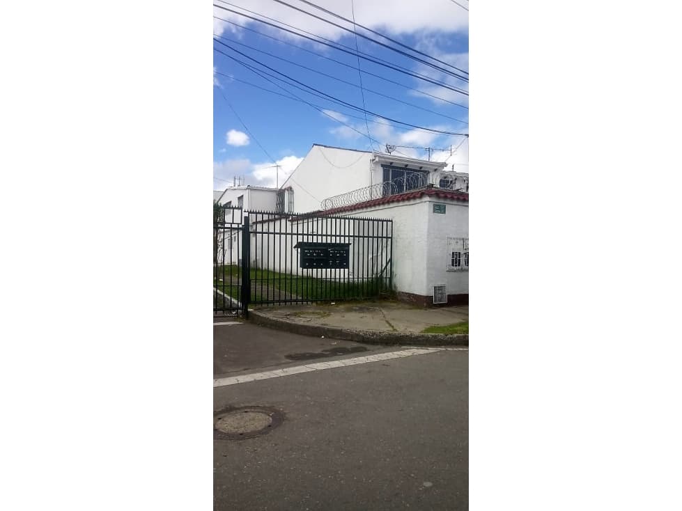 ARRIENDO EXCELENTE CASA ESQUINERA EN VILLA DEL PRADO - 1