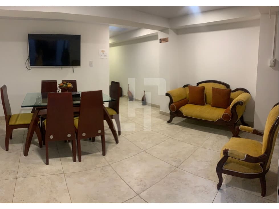 VENDO HOSTAL EN EL CENTRO (AMOBLADO) - 1