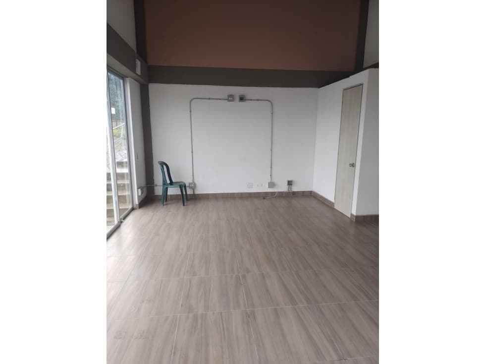 SE VENDE LOCAL COMERCIAL EN URBANIZACIÓN, MARINILLA. - 1