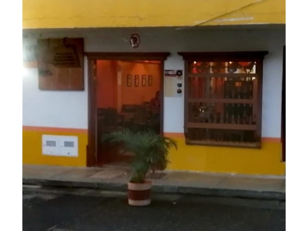 VENTA DE CASA-LOCAL EN JARDIN, ZONA CENTRO - 1
