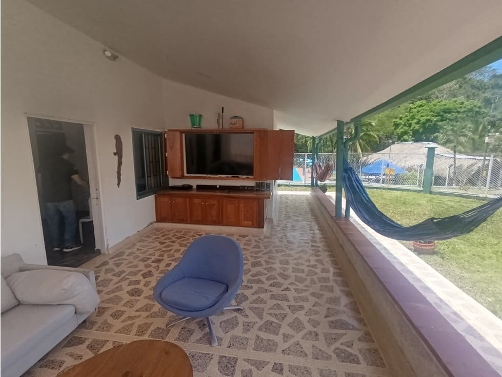 VENDO CASA DE RECREO EN UNIDAD CERRADA EN LA PINTADA DE LOTE 450 m² - 1