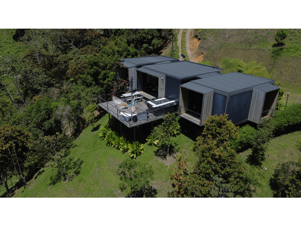 SE VENDE CASA CAMPESTRE EN EL PEÑOL - 1