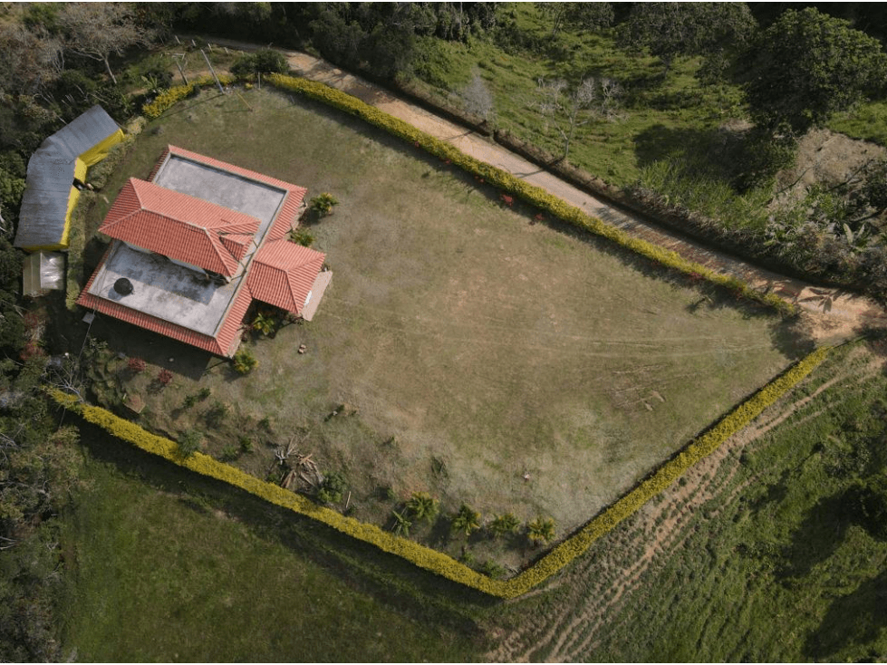 CASA CAMPESTRE EN YOLOMBÓ - 1