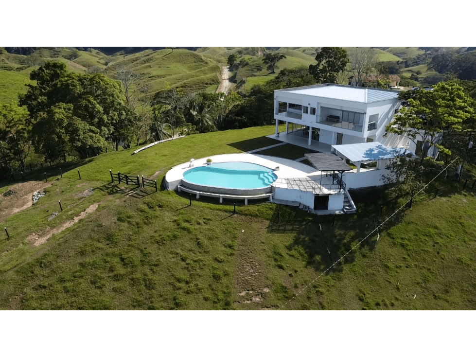 SE VENDE ESPECTACULAR FINCA EN PUERTO BERRIO - 1