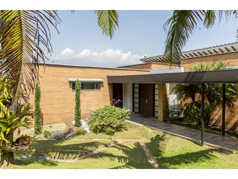 CASA CAMPESTRE DE 2 NIVELES CON IMPONENTE VISTA EN VENTA EN SABANETA - 1