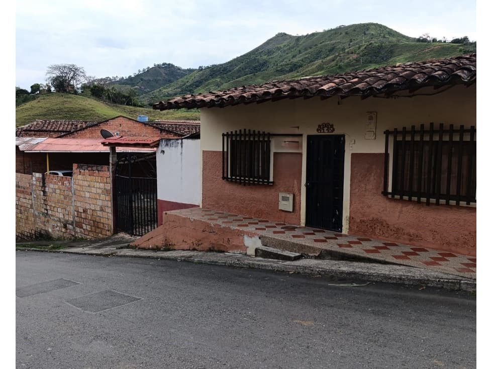Casa lote en venta en Hispania, Antioquia - 1