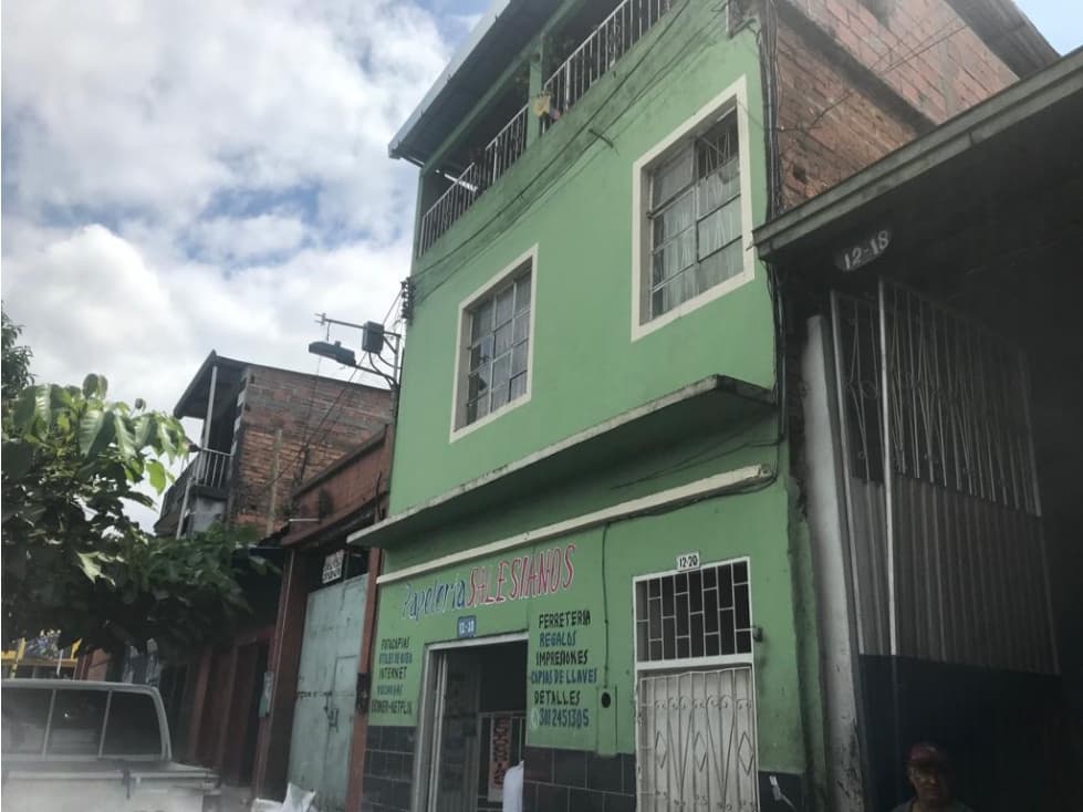 CASA EN VENTA AV. QUEBRADASECA - 1