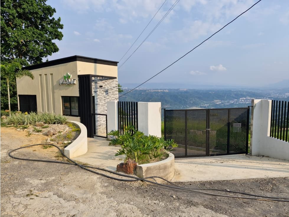 LOTE EN VENTA PASANDO EL AEROPUERTO CONJUNTO CERRADO VISTA REAL - 1
