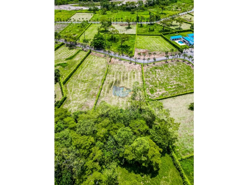 Lote esquinero en Restrepo 2.200 m² con 3 frentes - 1
