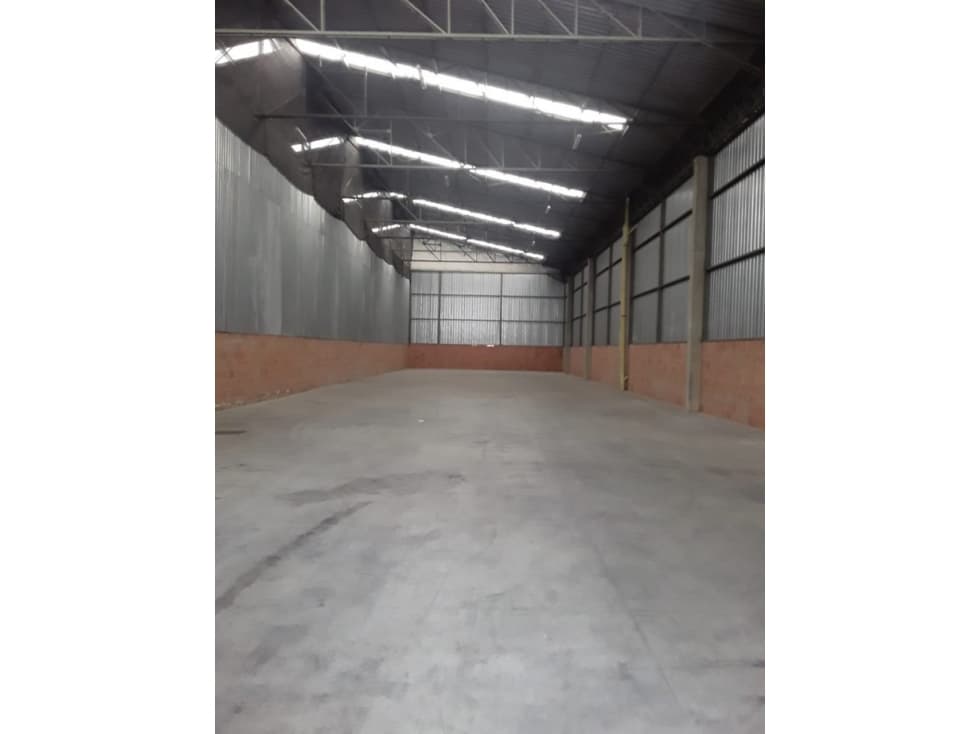 BODEGA EN ARRIENDO EN MADRID 2.963 M2 - 1