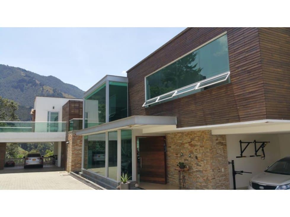 HERMOSA CASA DE LUJO EN VENTA EN EL MIRADOR DEL POBLADO EN MEDELLIN - 1