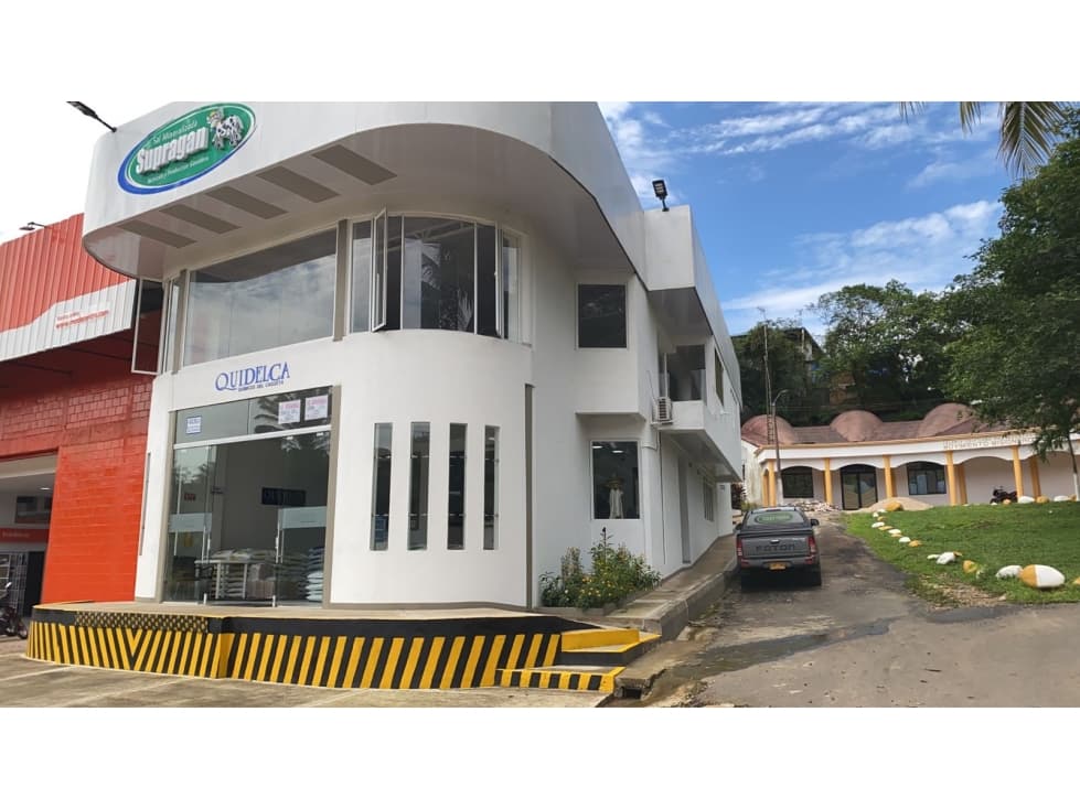 SE ARRIENDA HERMOSO LOCAL COMERCIAL PARA ESTRENAR - 1