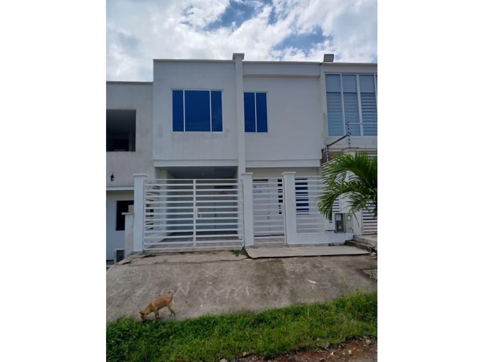 SE VENDE HERMOSA CASA EN URBANIZACION EL NOGAL - 1