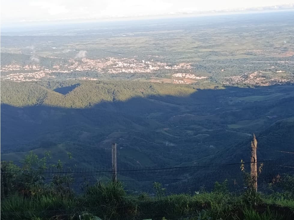 SE VENDE HERMOSA FINCA - 1