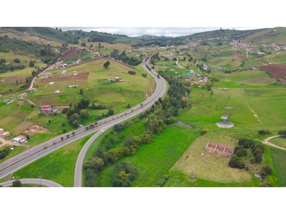 VENDO PREDIO URBANO PARA DESARROLLO MIXTO - SUR DE TUNJA - 1