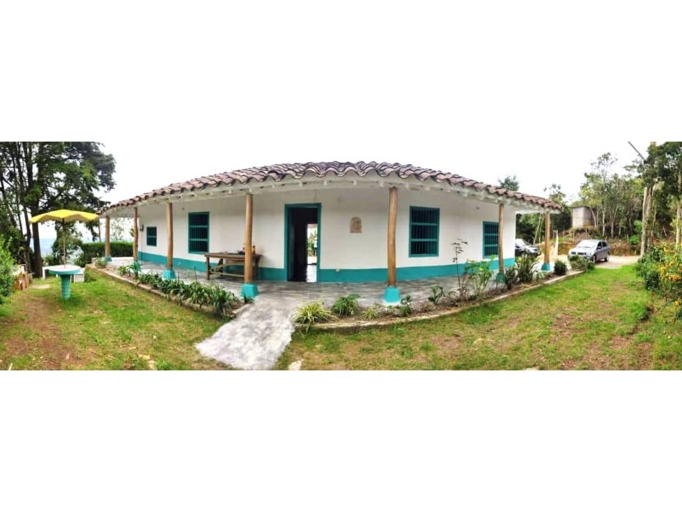 Casa Campestre en Arriendo en Santa Elena, Antioquia - 1