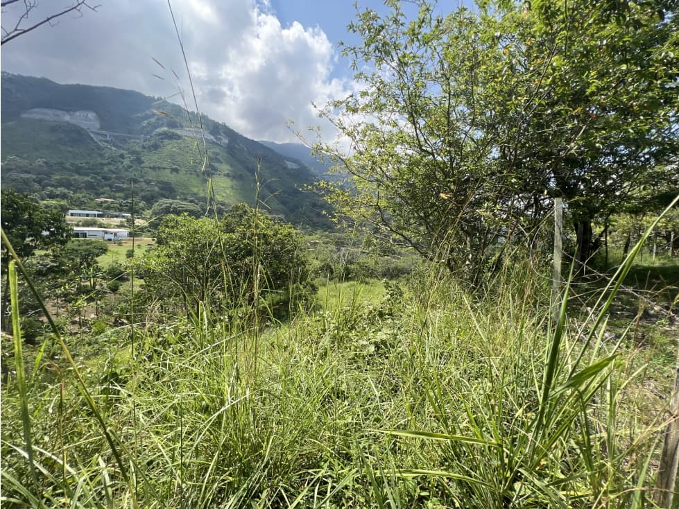 Venta de lote suroeste en unidad cerrada - 1
