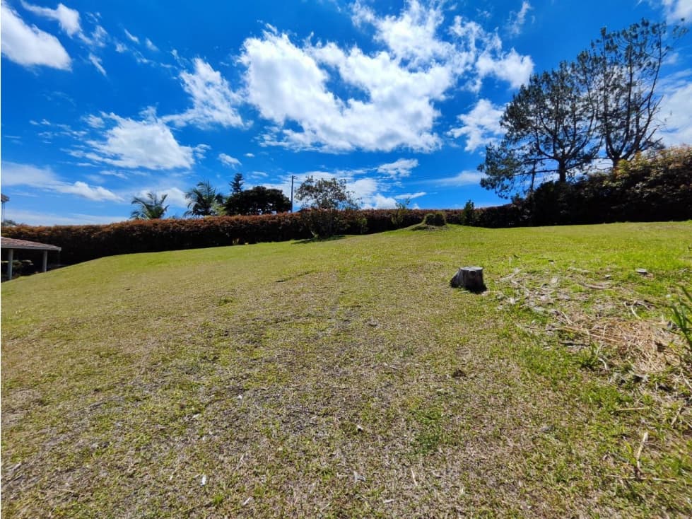 Lote en san vicente vereda chaparral - 1