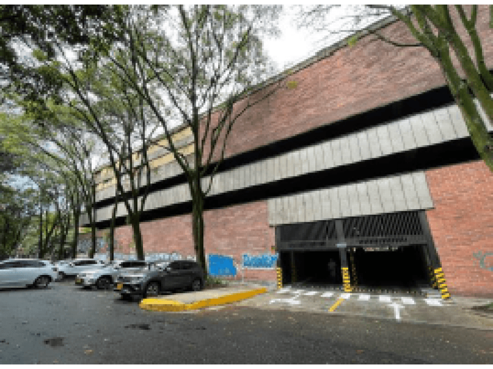 33 Parqueaderos en Venta Sector Carlos E Restrepo, Medellín - 1