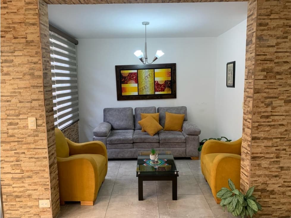 Venta de casa con renta en La Carola - 1
