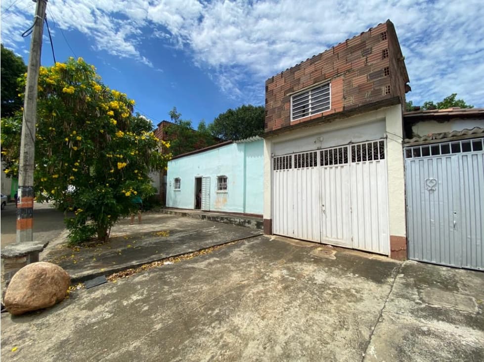 SE VENDE CASA LOTE LOMITAS V/R - 1