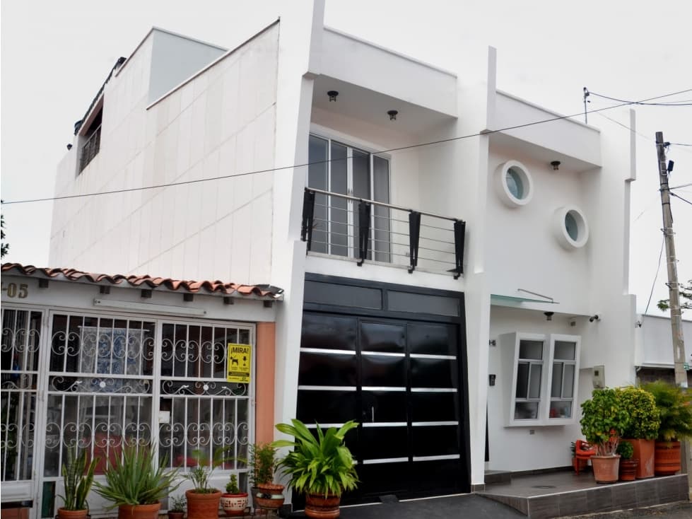 SE VENDE HERMOSA VIVIENDA EN LA URB.SANTA MARIA V/R - 1
